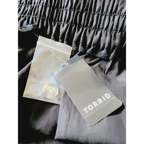 Torrid 22 Linen Blend‎ High-Rise Shorts Black Pockets Zip & Button NWT - Picture 8 of 8